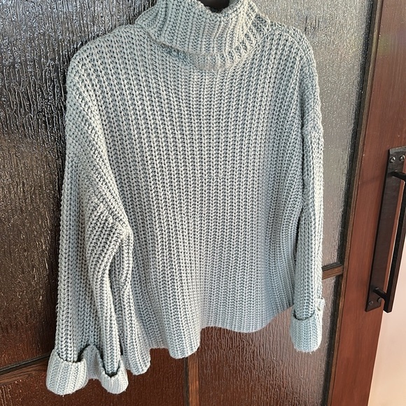 525 America Wide Sleeve Turtleneck Sweater size Large - Picture 10 of 11